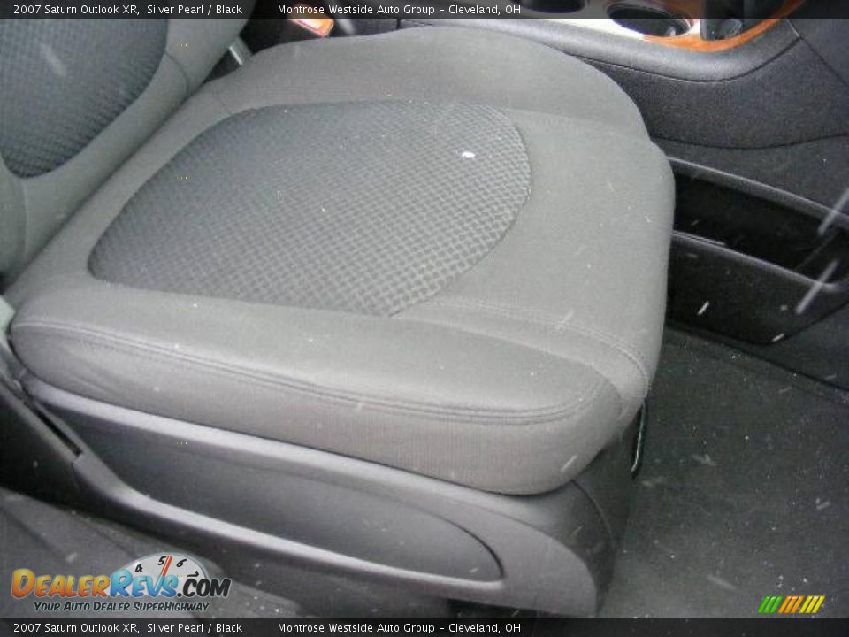 2007 Saturn Outlook XR Silver Pearl / Black Photo #14