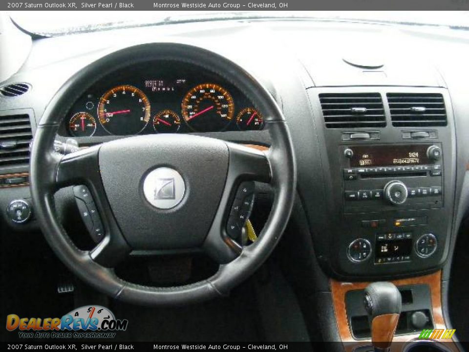 2007 Saturn Outlook XR Silver Pearl / Black Photo #15