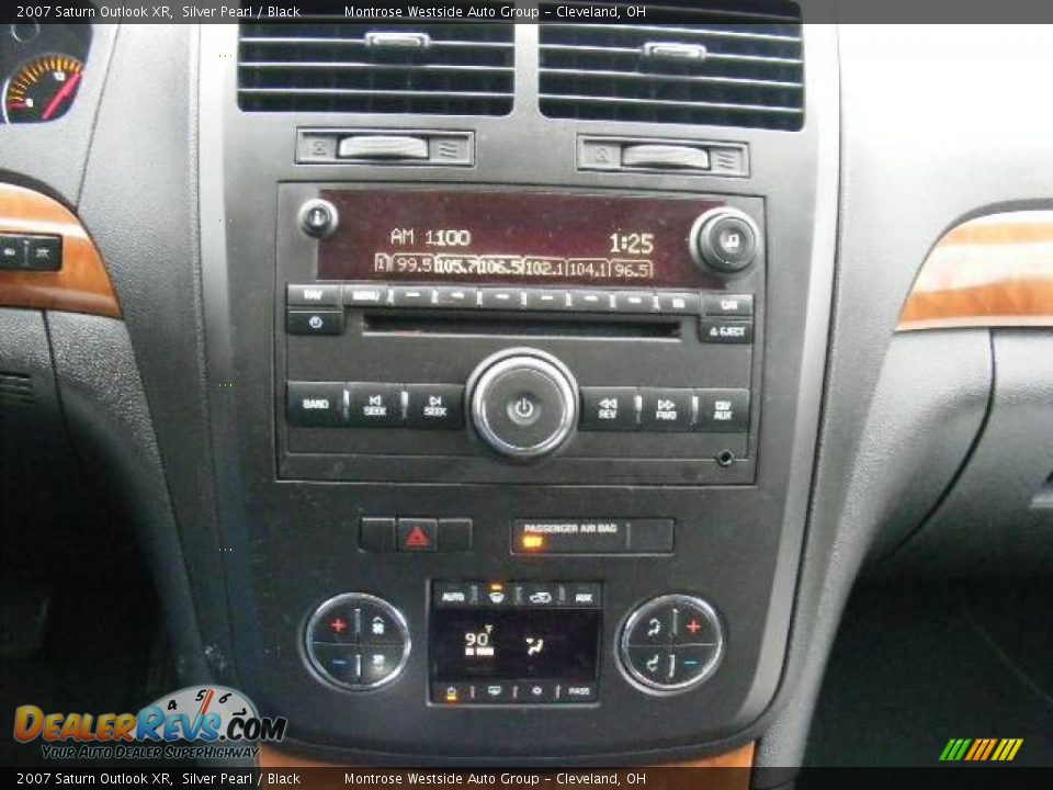 2007 Saturn Outlook XR Silver Pearl / Black Photo #19