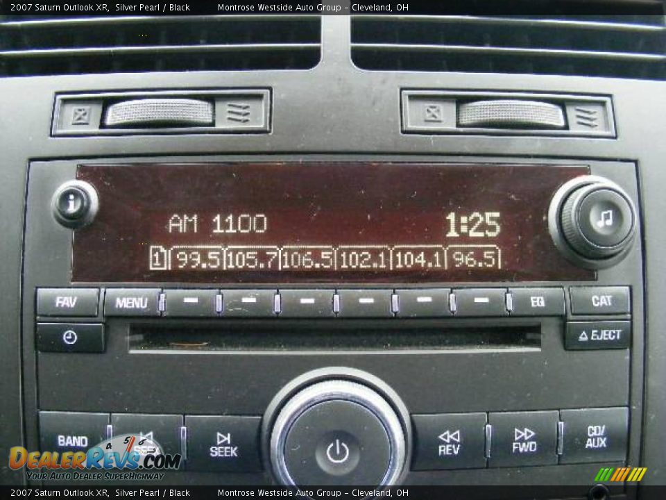 2007 Saturn Outlook XR Silver Pearl / Black Photo #20