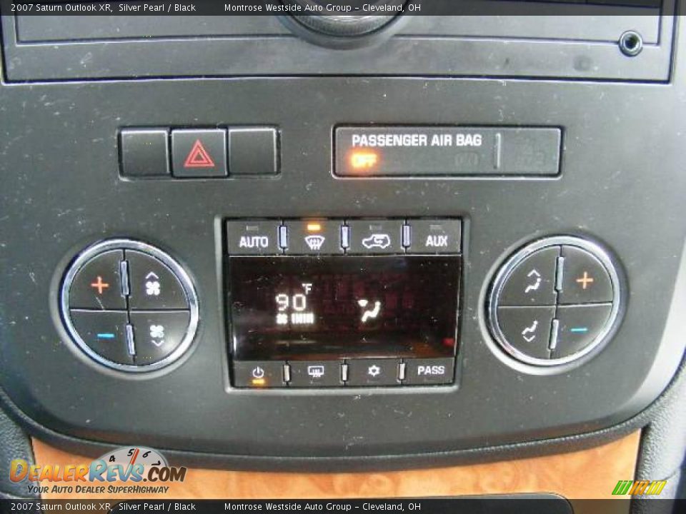 2007 Saturn Outlook XR Silver Pearl / Black Photo #21