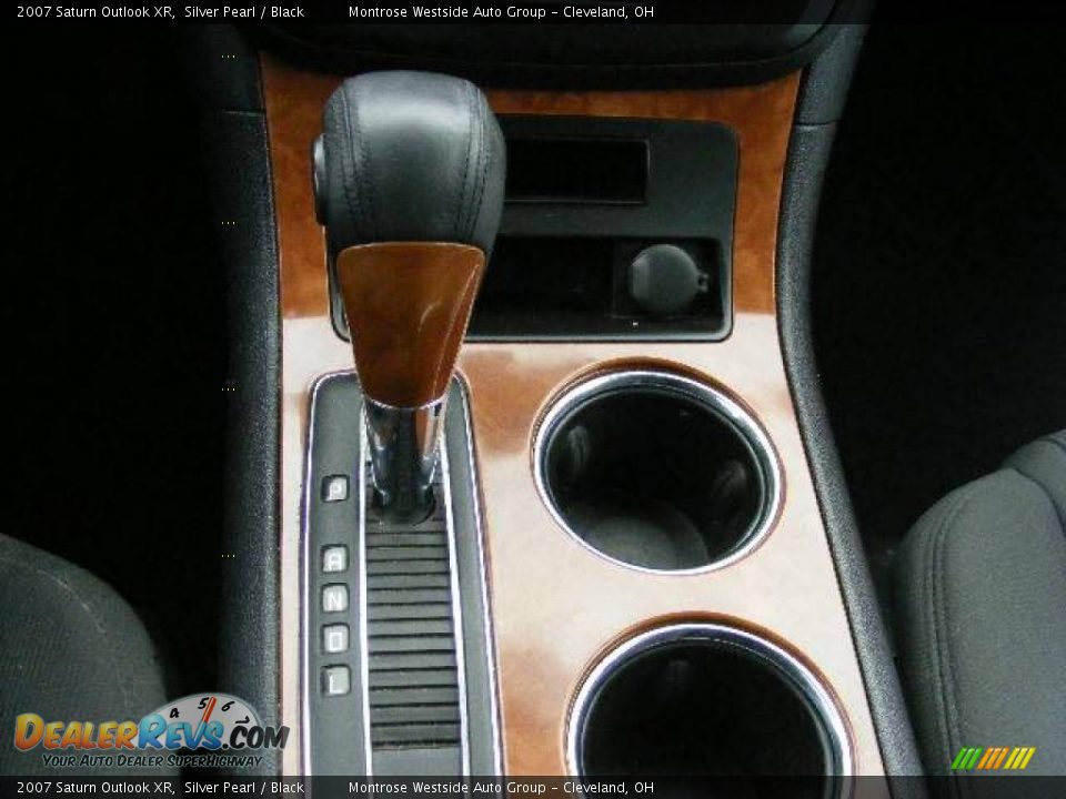 2007 Saturn Outlook XR Silver Pearl / Black Photo #22