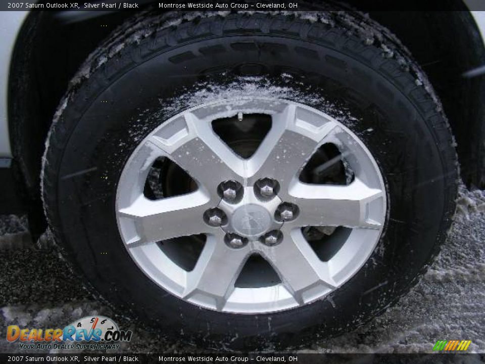 2007 Saturn Outlook XR Silver Pearl / Black Photo #27