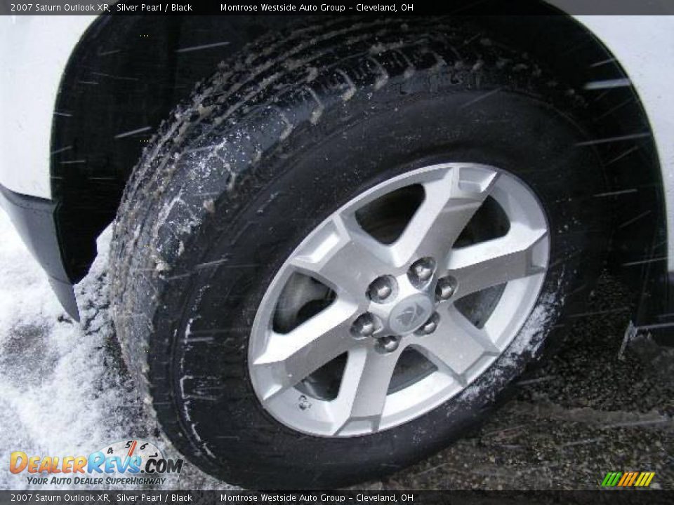 2007 Saturn Outlook XR Silver Pearl / Black Photo #28
