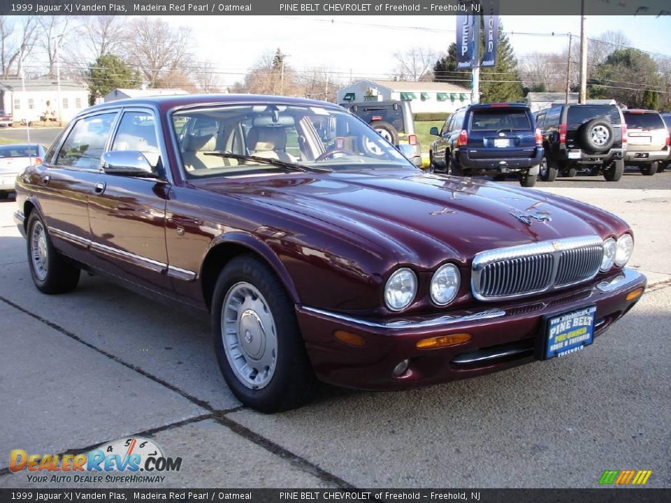 1999 Jaguar XJ Vanden Plas Madeira Red Pearl / Oatmeal Photo #3