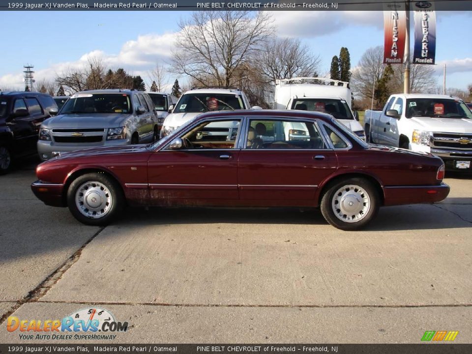 1999 Jaguar XJ Vanden Plas Madeira Red Pearl / Oatmeal Photo #7
