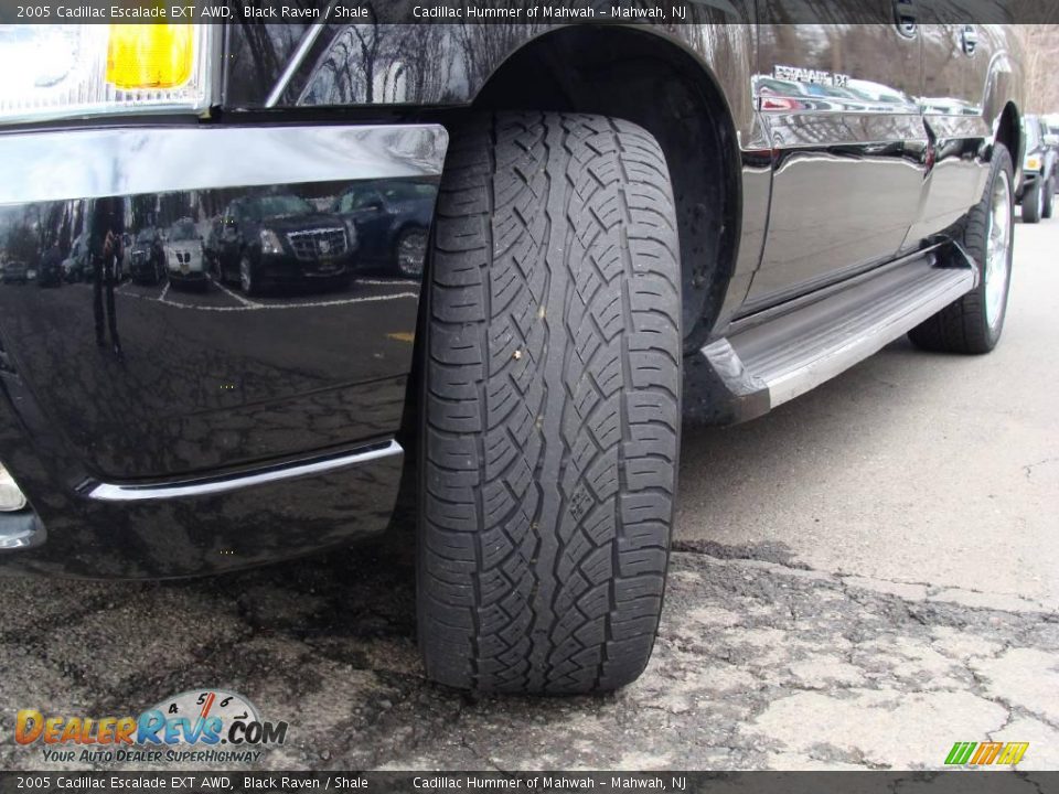 2005 Cadillac Escalade EXT AWD Black Raven / Shale Photo #10