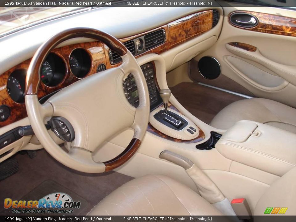 1999 Jaguar XJ Vanden Plas Madeira Red Pearl / Oatmeal Photo #9