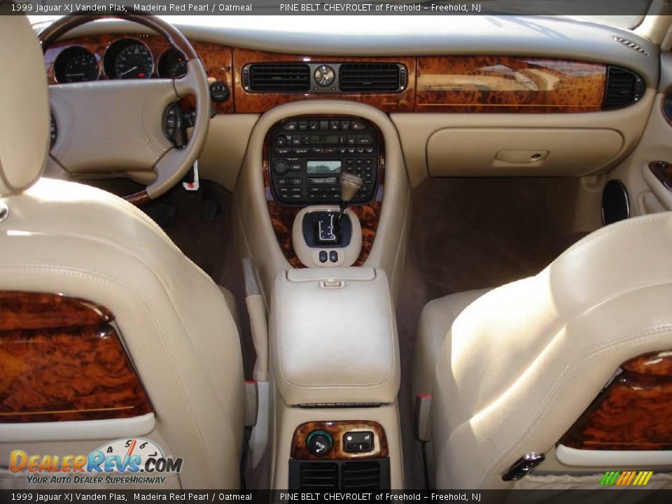 1999 Jaguar XJ Vanden Plas Madeira Red Pearl / Oatmeal Photo #11