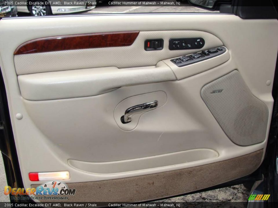 2005 Cadillac Escalade EXT AWD Black Raven / Shale Photo #13