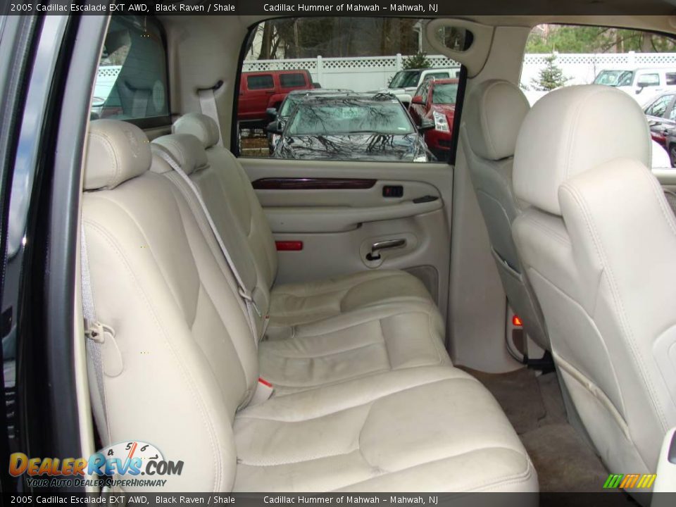 2005 Cadillac Escalade EXT AWD Black Raven / Shale Photo #16