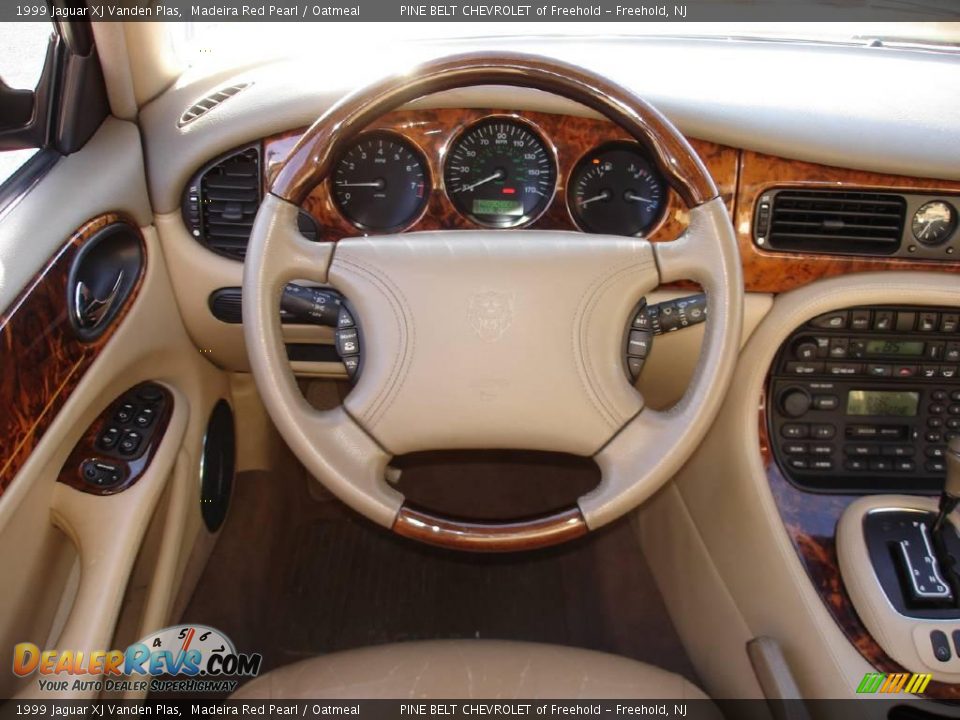 1999 Jaguar XJ Vanden Plas Madeira Red Pearl / Oatmeal Photo #13