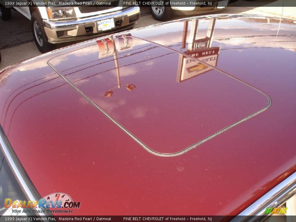 1999 Jaguar XJ Vanden Plas Madeira Red Pearl / Oatmeal Photo #14