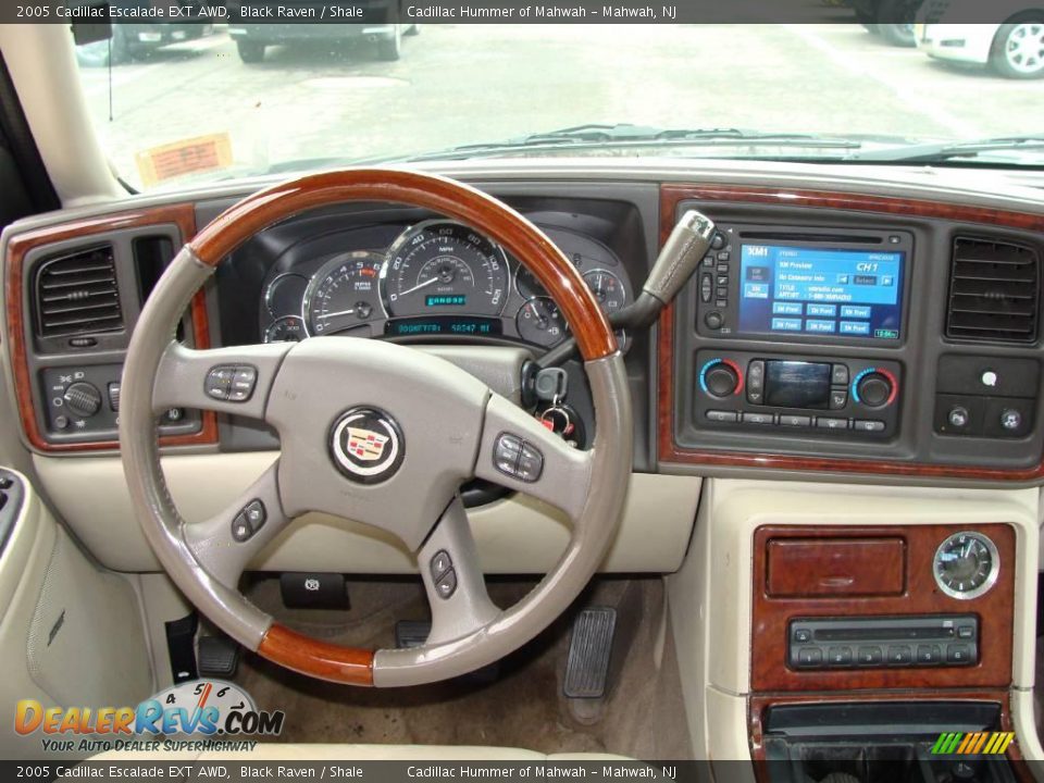 2005 Cadillac Escalade EXT AWD Black Raven / Shale Photo #18