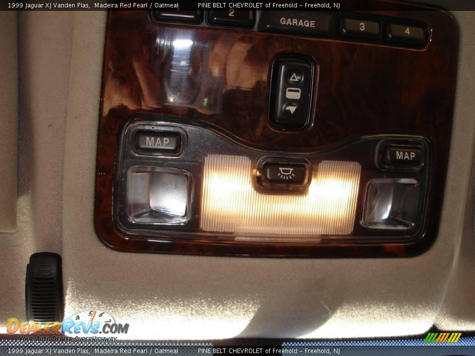 1999 Jaguar XJ Vanden Plas Madeira Red Pearl / Oatmeal Photo #16