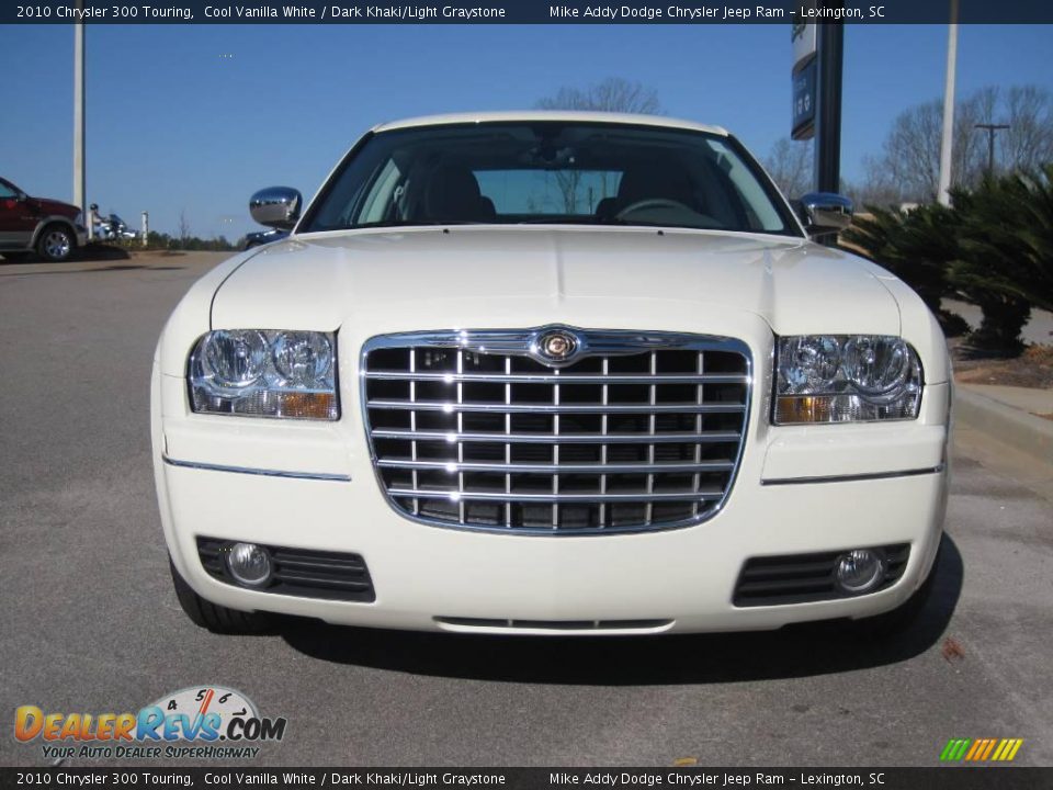 2010 Chrysler 300 Touring Cool Vanilla White / Dark Khaki/Light Graystone Photo #2