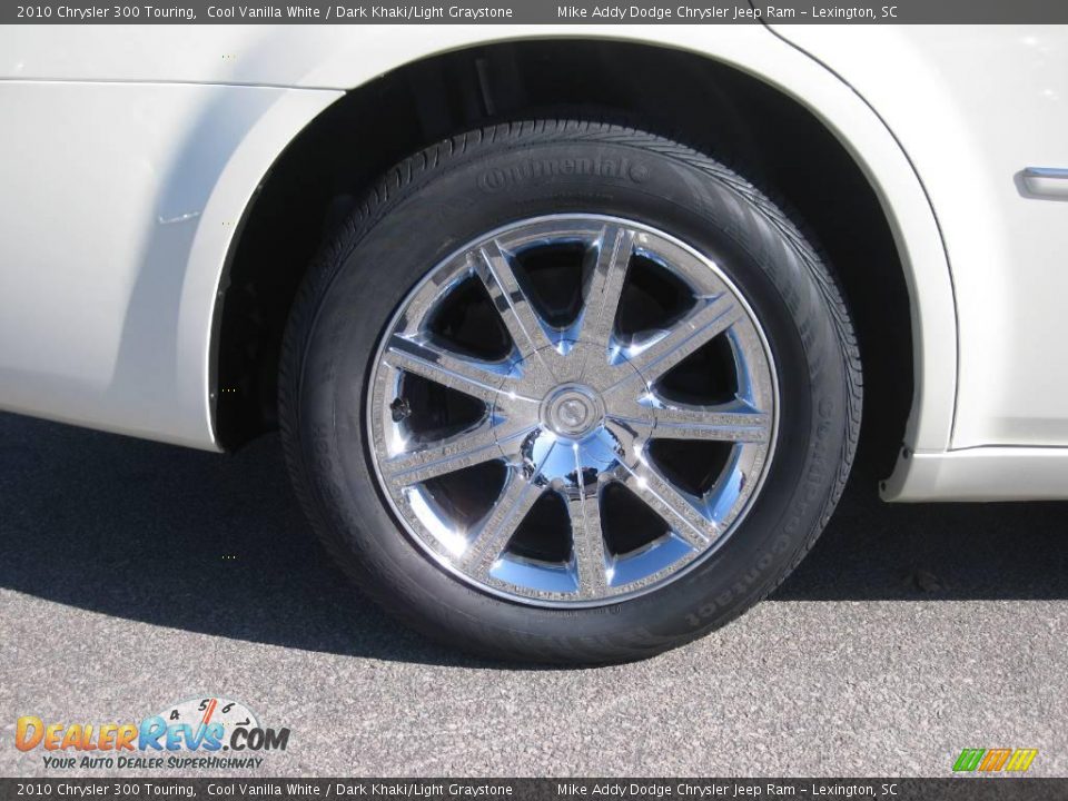 2010 Chrysler 300 Touring Cool Vanilla White / Dark Khaki/Light Graystone Photo #5