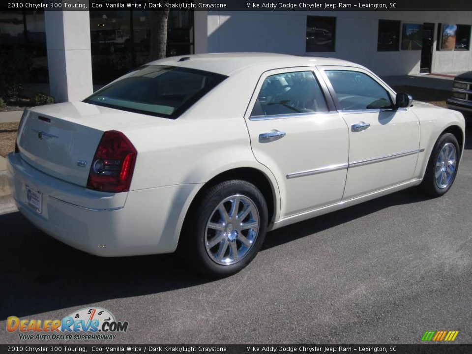 2010 Chrysler 300 Touring Cool Vanilla White / Dark Khaki/Light Graystone Photo #6