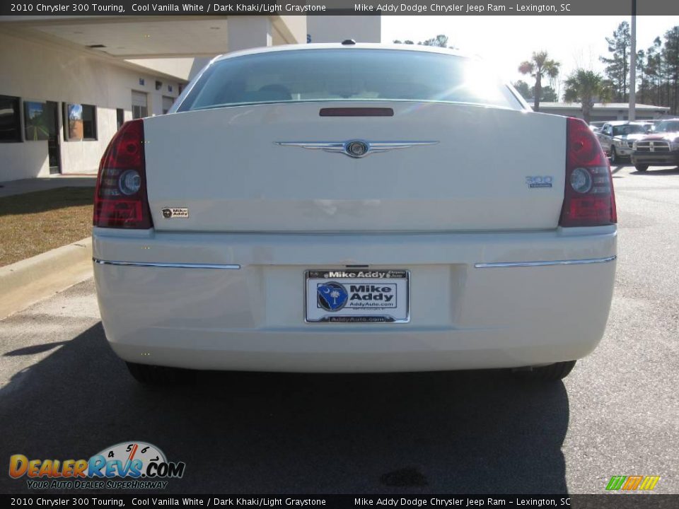 2010 Chrysler 300 Touring Cool Vanilla White / Dark Khaki/Light Graystone Photo #8