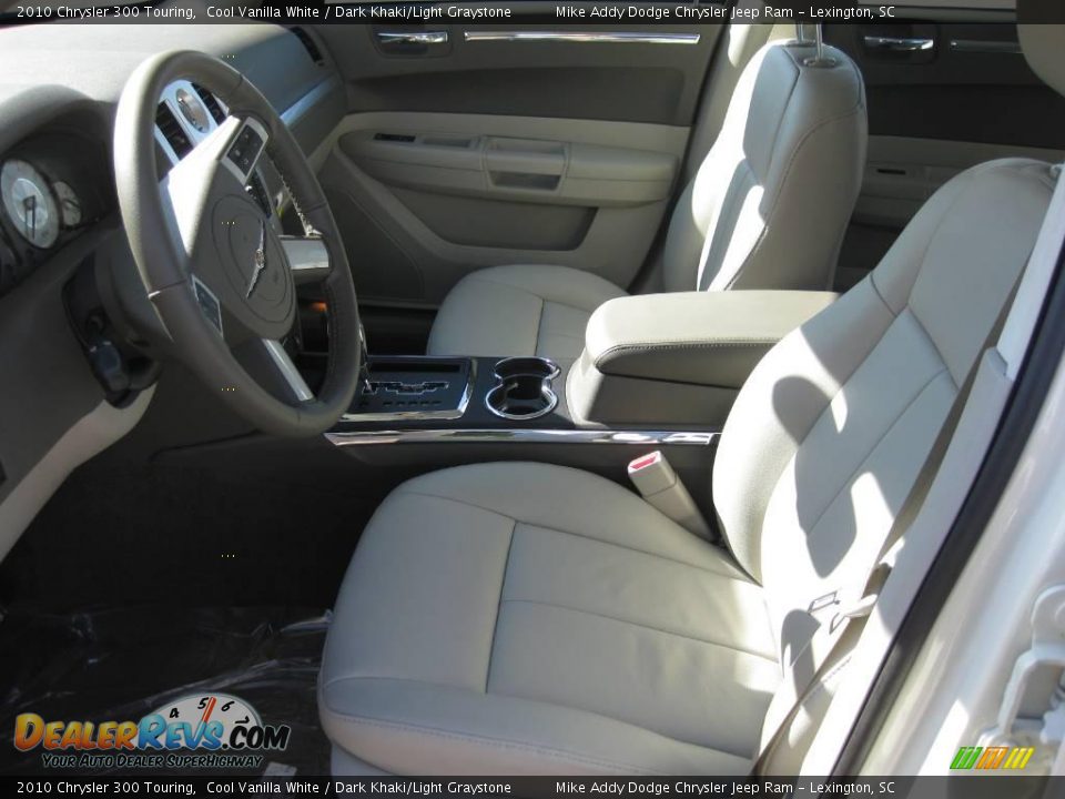 2010 Chrysler 300 Touring Cool Vanilla White / Dark Khaki/Light Graystone Photo #10