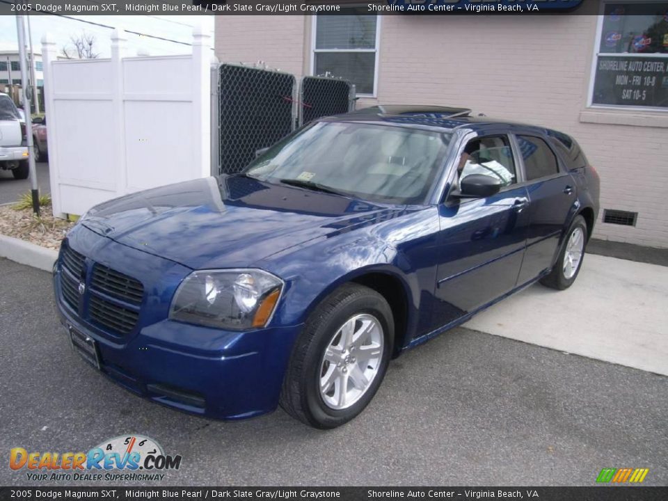 2005 Dodge Magnum SXT Midnight Blue Pearl / Dark Slate Gray/Light Graystone Photo #2