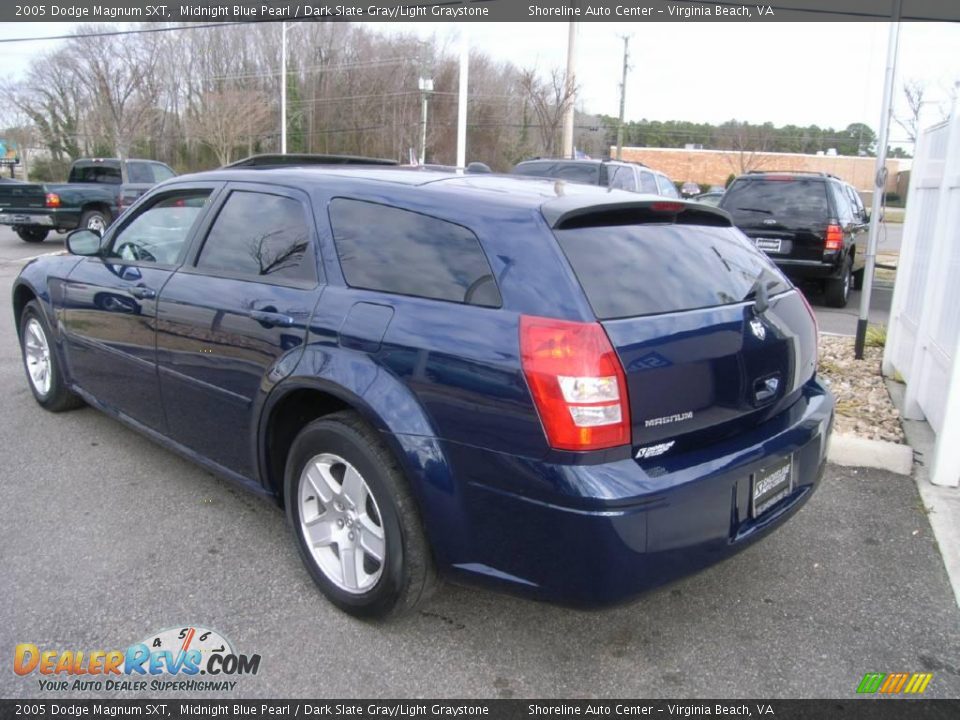 2005 Dodge Magnum SXT Midnight Blue Pearl / Dark Slate Gray/Light Graystone Photo #4