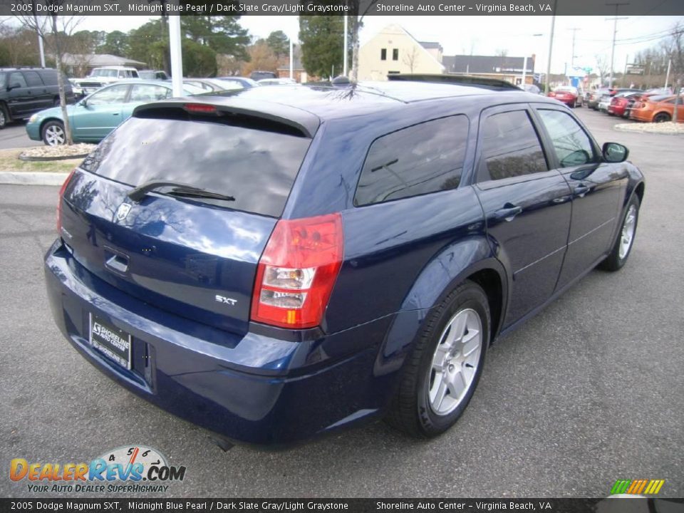 2005 Dodge Magnum SXT Midnight Blue Pearl / Dark Slate Gray/Light Graystone Photo #6