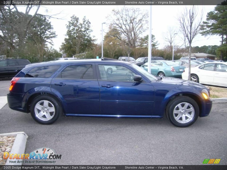 2005 Dodge Magnum SXT Midnight Blue Pearl / Dark Slate Gray/Light Graystone Photo #7