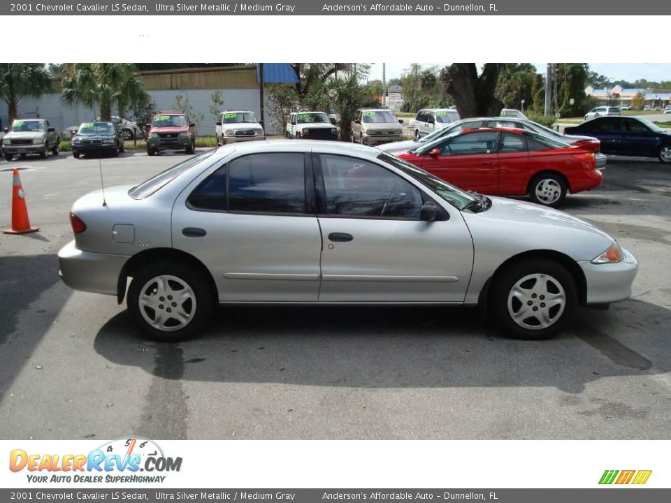 2001 Chevrolet Cavalier LS Sedan Ultra Silver Metallic / Medium Gray Photo #4