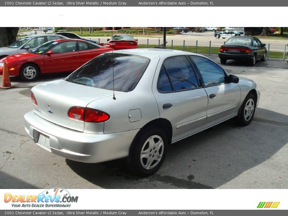 2001 Chevrolet Cavalier LS Sedan Ultra Silver Metallic / Medium Gray Photo #5