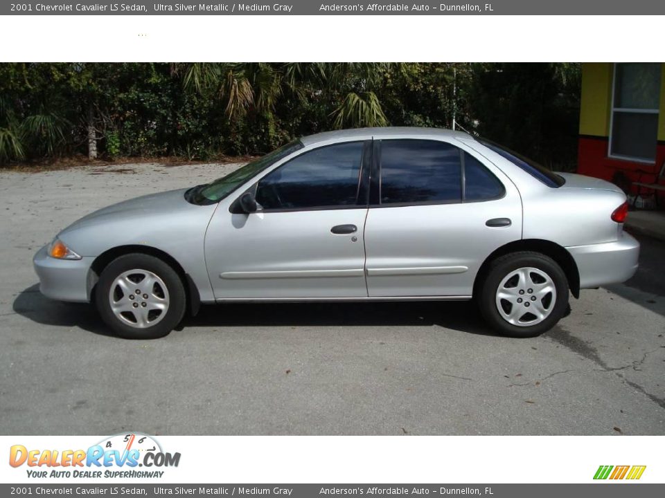 2001 Chevrolet Cavalier LS Sedan Ultra Silver Metallic / Medium Gray Photo #8