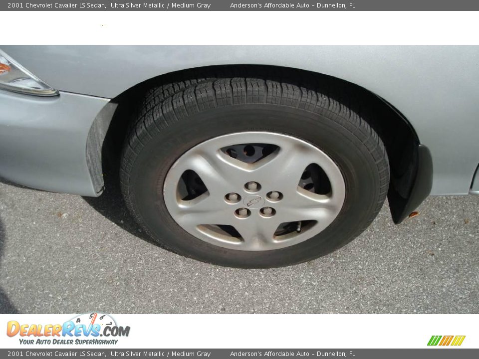 2001 Chevrolet Cavalier LS Sedan Ultra Silver Metallic / Medium Gray Photo #9