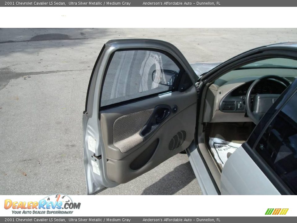 2001 Chevrolet Cavalier LS Sedan Ultra Silver Metallic / Medium Gray Photo #10
