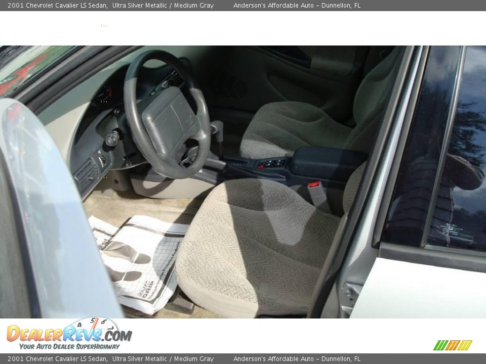 2001 Chevrolet Cavalier LS Sedan Ultra Silver Metallic / Medium Gray Photo #11