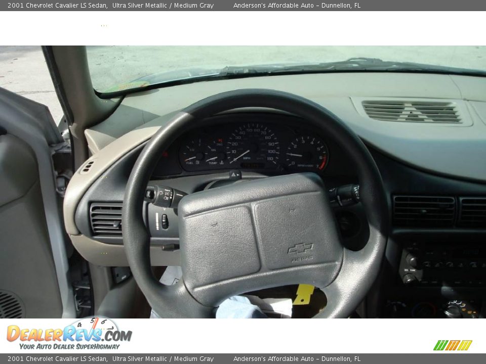 2001 Chevrolet Cavalier LS Sedan Ultra Silver Metallic / Medium Gray Photo #12
