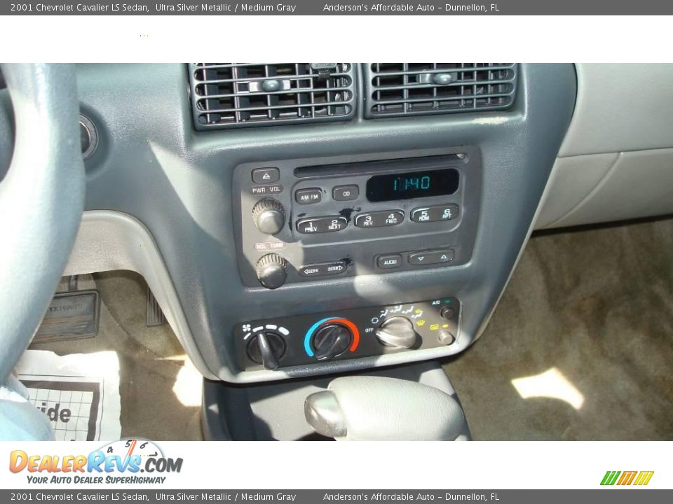 2001 Chevrolet Cavalier LS Sedan Ultra Silver Metallic / Medium Gray Photo #14