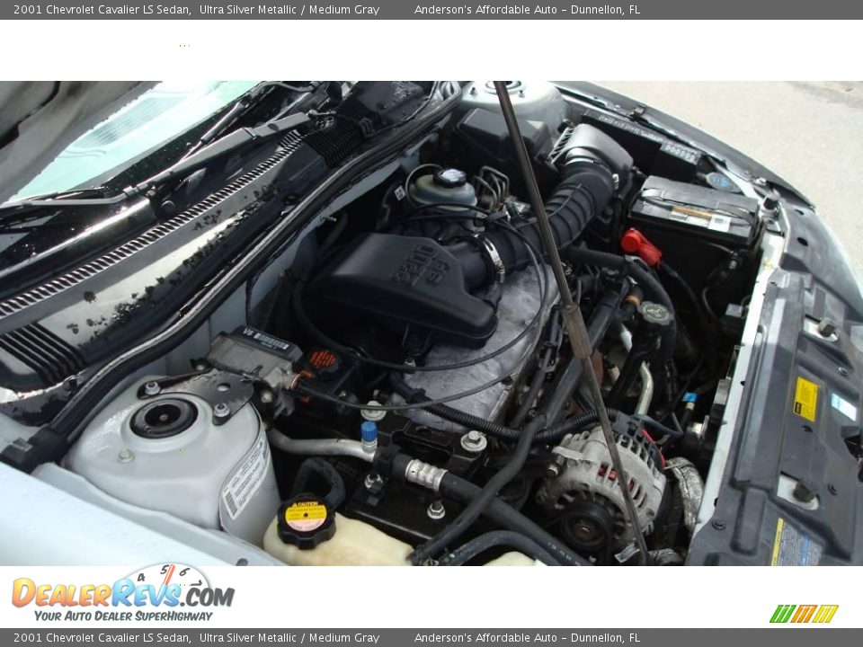 2001 Chevrolet Cavalier LS Sedan Ultra Silver Metallic / Medium Gray Photo #24