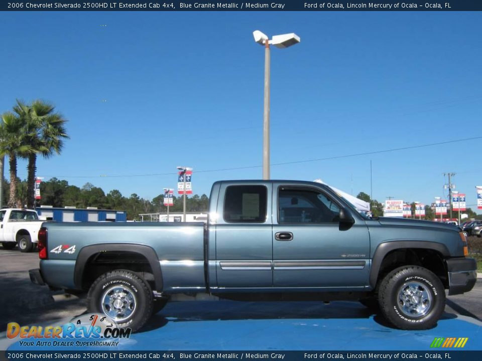 2006 Chevrolet Silverado 2500HD LT Extended Cab 4x4 Blue Granite Metallic / Medium Gray Photo #2