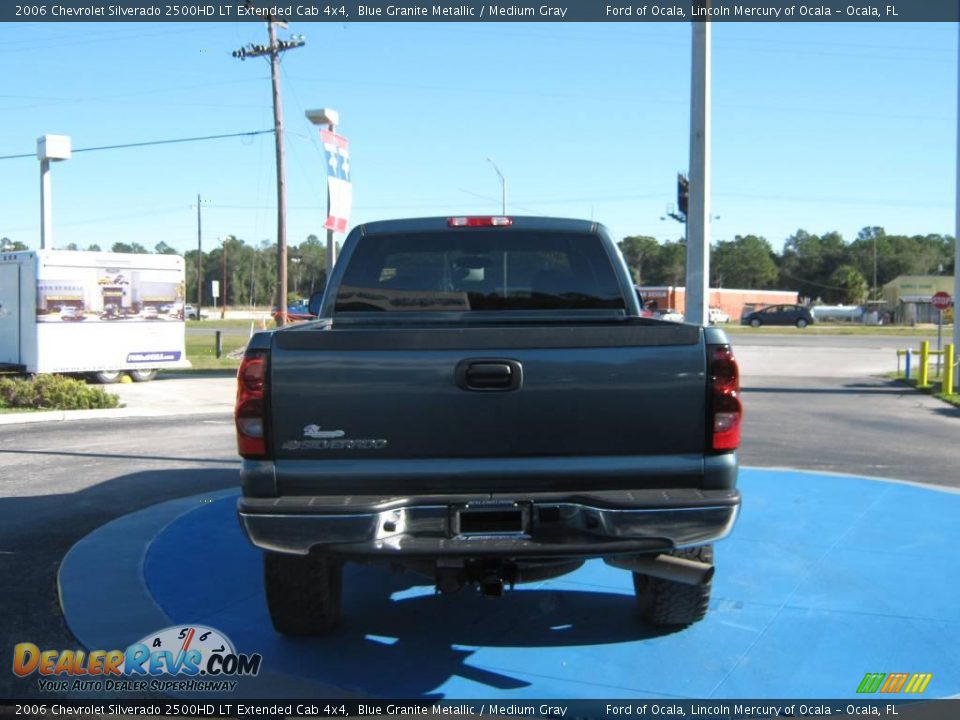 2006 Chevrolet Silverado 2500HD LT Extended Cab 4x4 Blue Granite Metallic / Medium Gray Photo #4