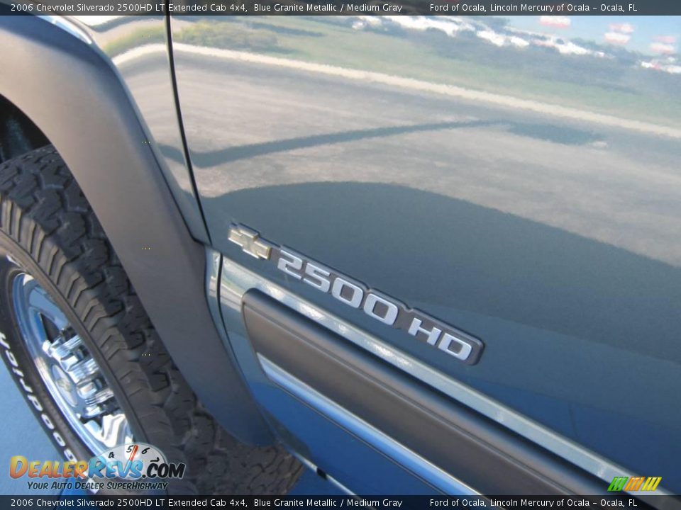 2006 Chevrolet Silverado 2500HD LT Extended Cab 4x4 Blue Granite Metallic / Medium Gray Photo #12