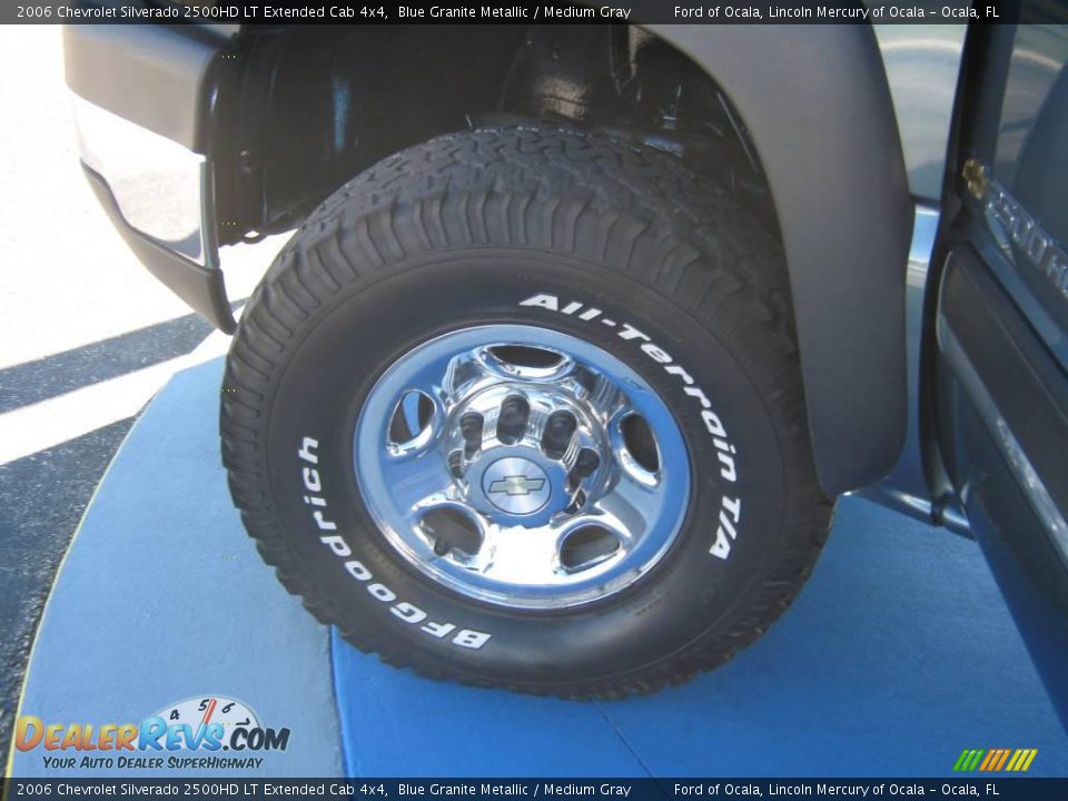 2006 Chevrolet Silverado 2500HD LT Extended Cab 4x4 Blue Granite Metallic / Medium Gray Photo #13