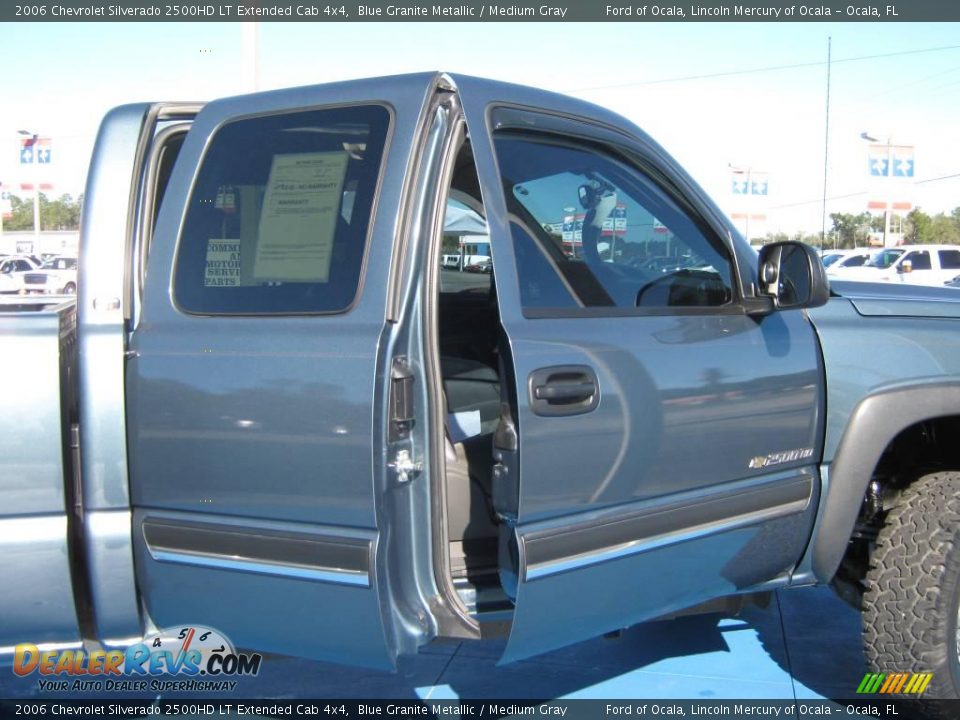 2006 Chevrolet Silverado 2500HD LT Extended Cab 4x4 Blue Granite Metallic / Medium Gray Photo #19