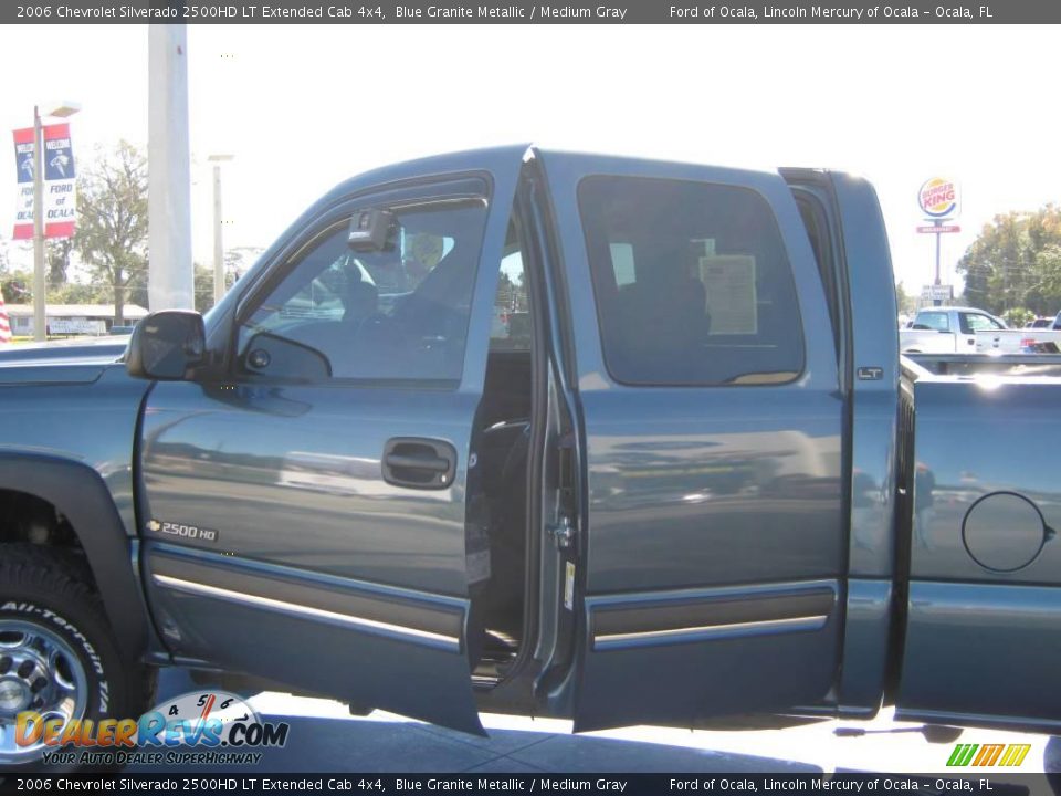 2006 Chevrolet Silverado 2500HD LT Extended Cab 4x4 Blue Granite Metallic / Medium Gray Photo #26