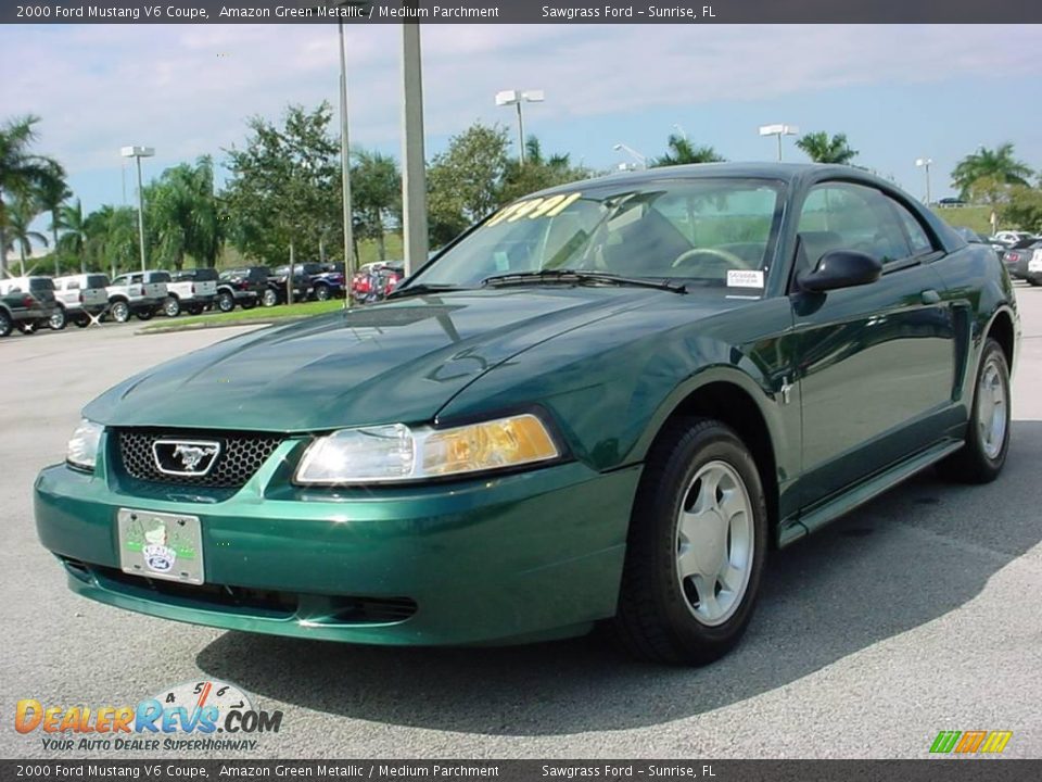 2000 Ford Mustang V6 Coupe Amazon Green Metallic / Medium Parchment Photo #7