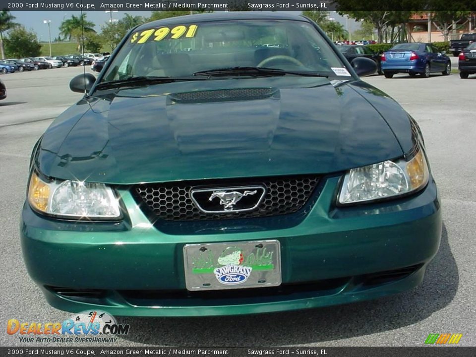 2000 Ford Mustang V6 Coupe Amazon Green Metallic / Medium Parchment Photo #8
