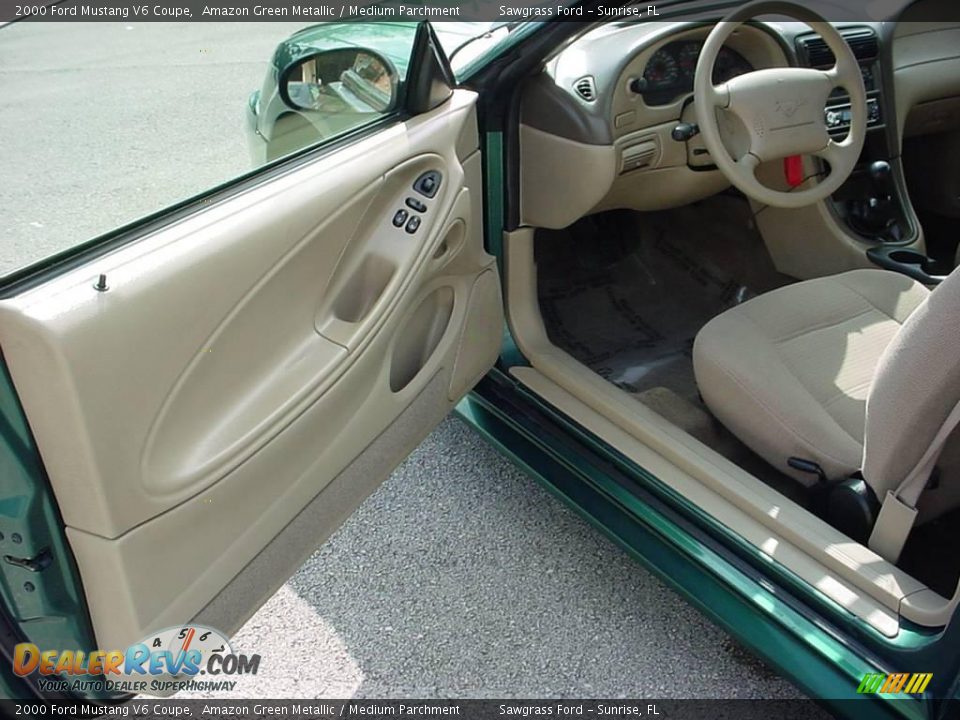2000 Ford Mustang V6 Coupe Amazon Green Metallic / Medium Parchment Photo #9