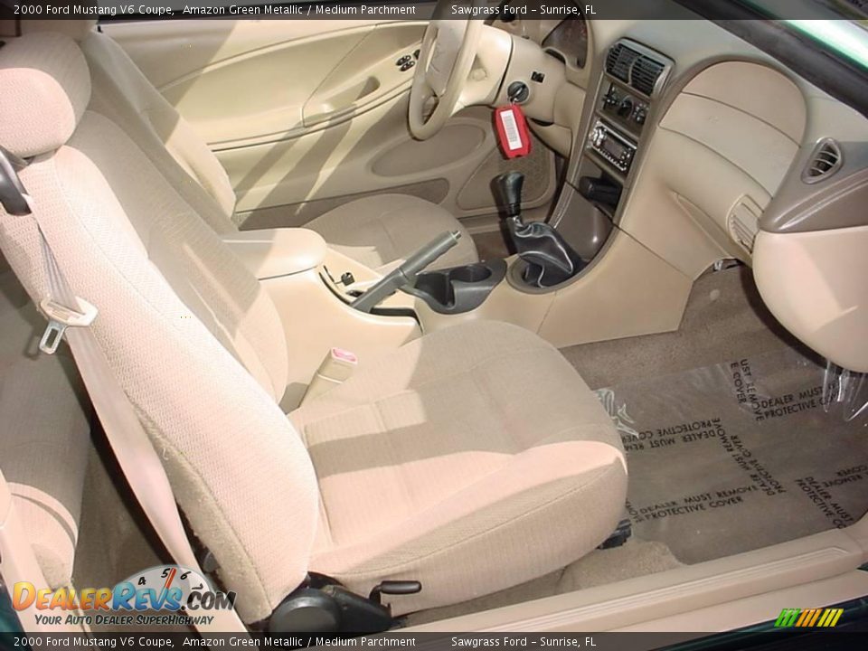 Medium Parchment Interior - 2000 Ford Mustang V6 Coupe Photo #11