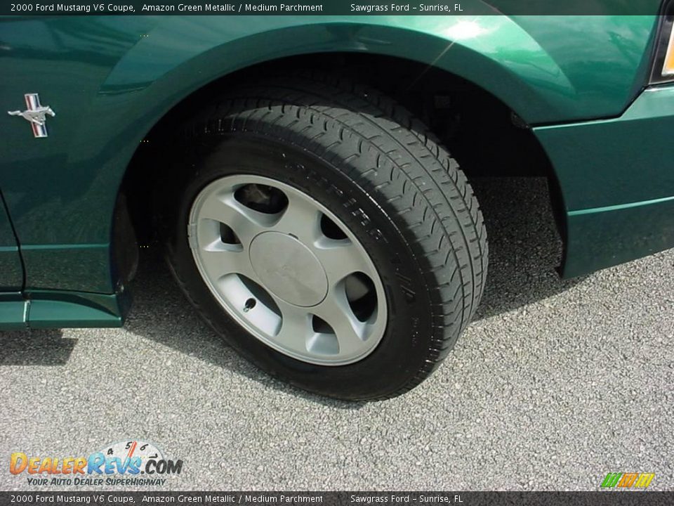 2000 Ford Mustang V6 Coupe Amazon Green Metallic / Medium Parchment Photo #15