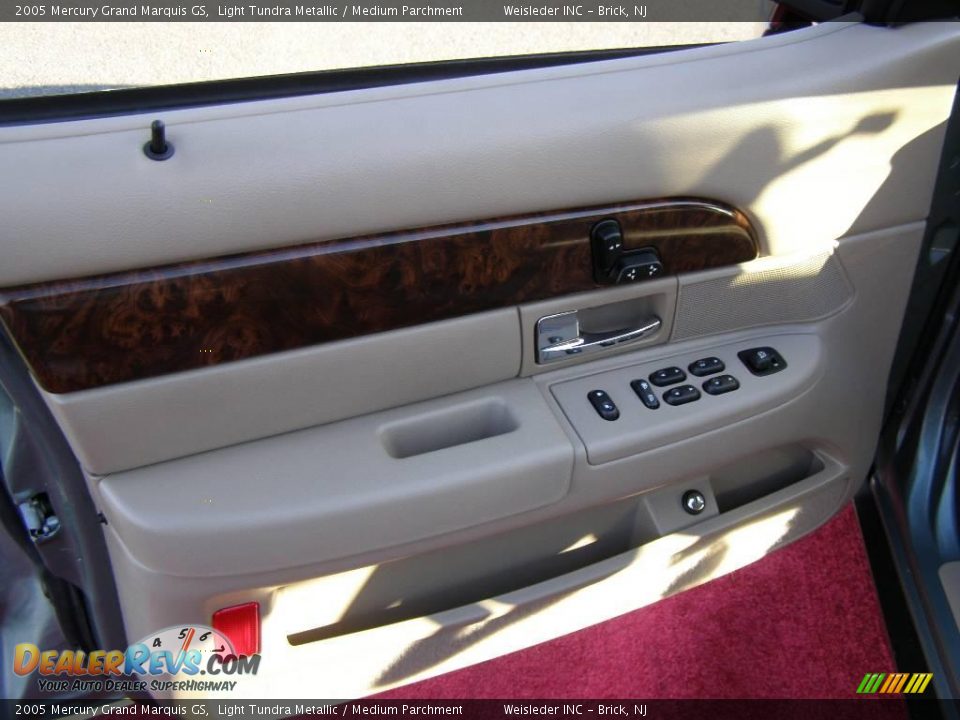 2005 Mercury Grand Marquis GS Light Tundra Metallic / Medium Parchment Photo #10