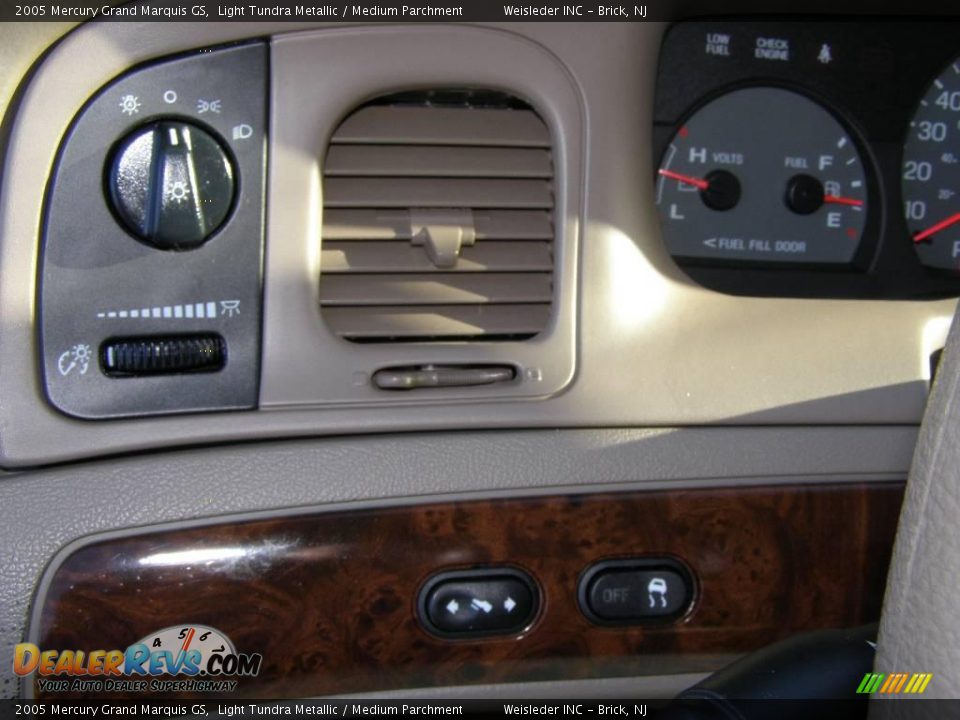 2005 Mercury Grand Marquis GS Light Tundra Metallic / Medium Parchment Photo #15